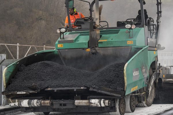 Asfaltatura rifacimento viadotto