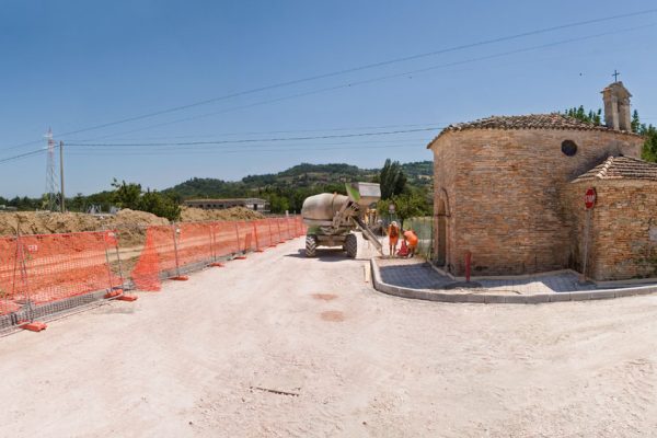 Documentazione fotografica realizzazione marciapiedi Zona Artigianale Sant'Angelo in Lizzola      ( PU )